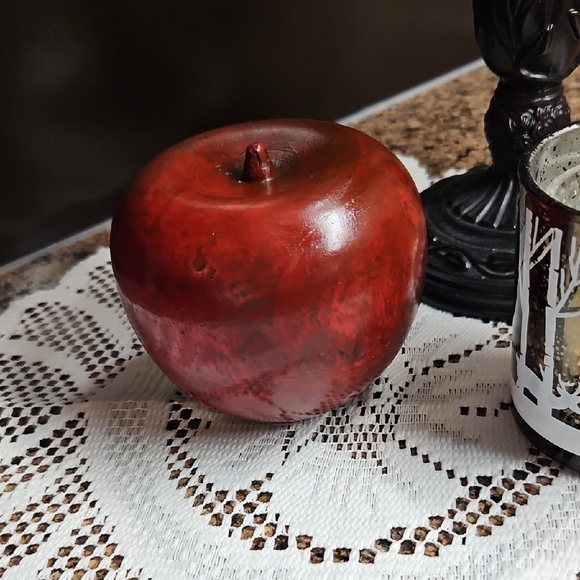 Elegant Wooden Apple Decor - Vintage - Picture 7 of 7